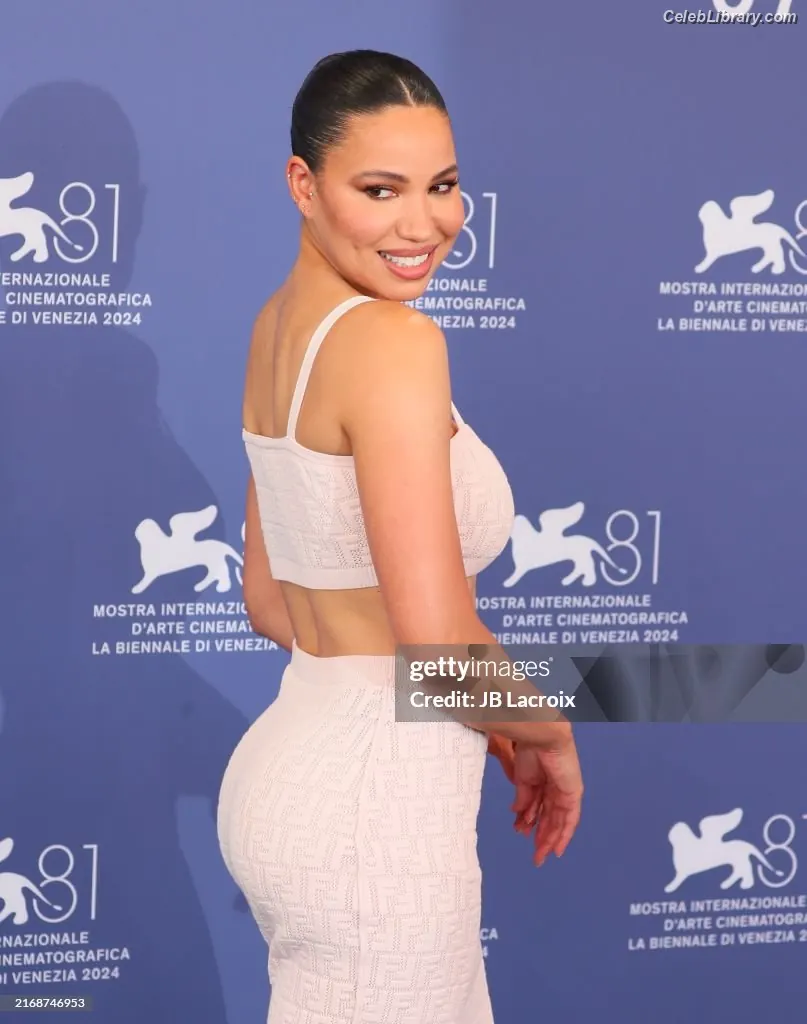 Jurnee Smollett photo 19 of 1219