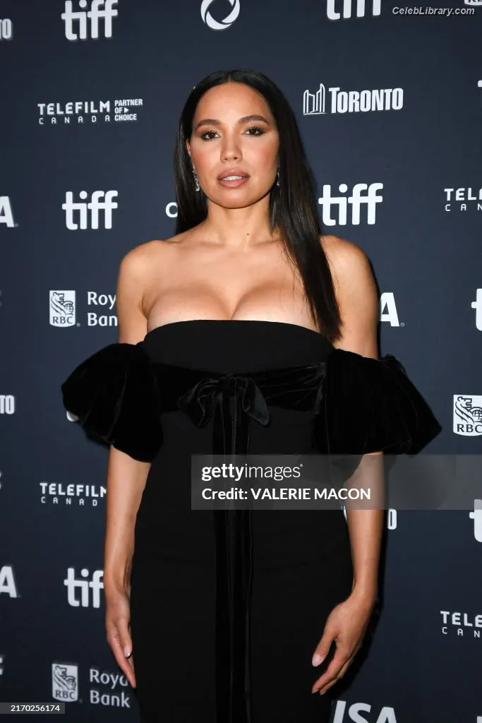 Jurnee Smollett photo 12 of 1219