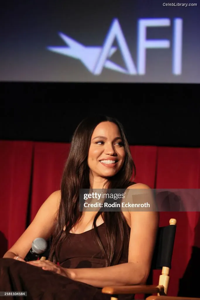 Jurnee Smollett photo 3 of 1219