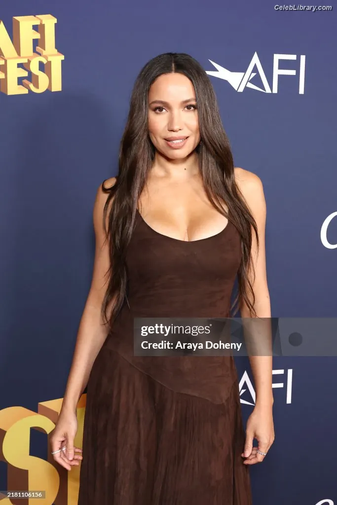 Jurnee Smollett photo 15 of 1219