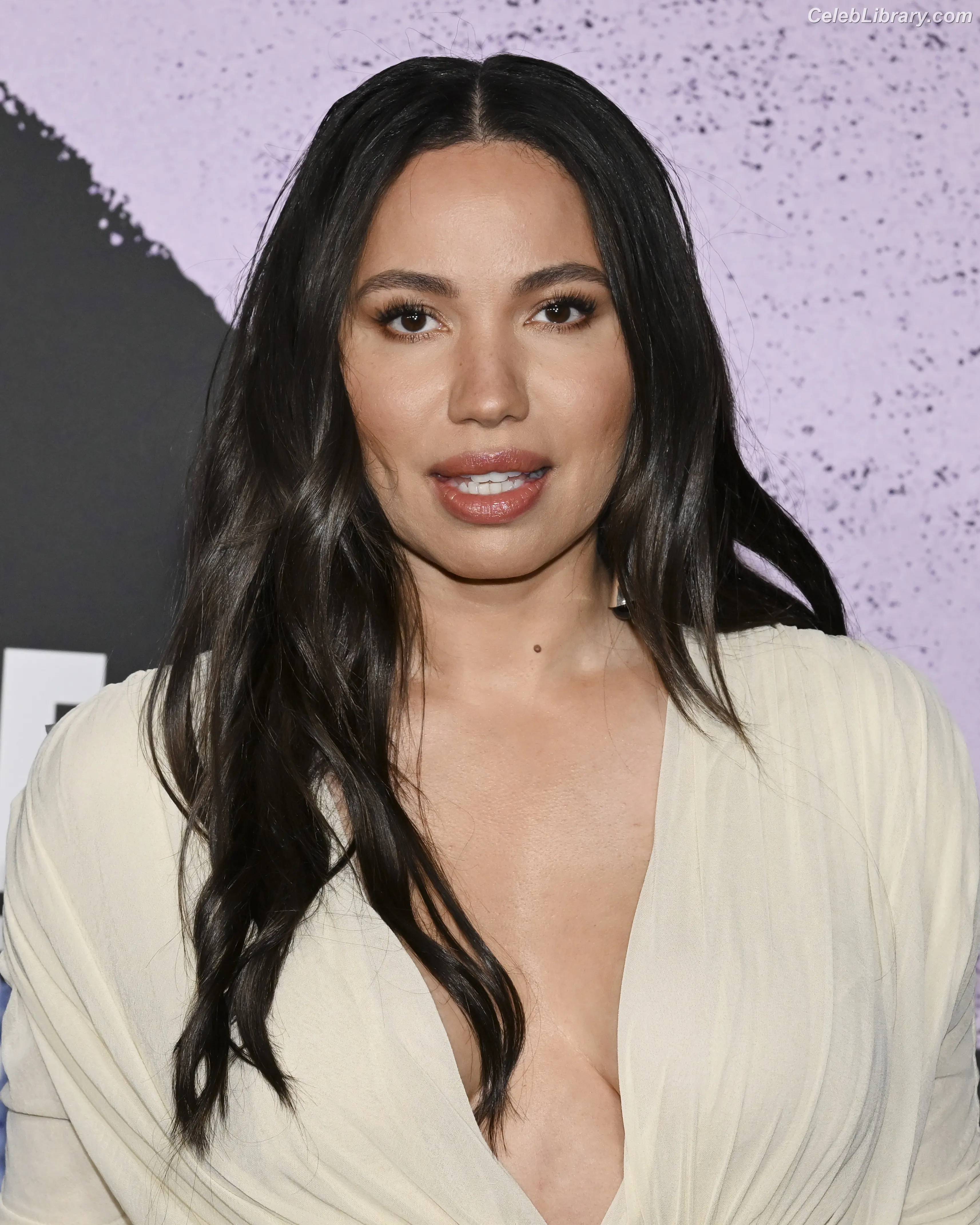 Jurnee Smollett photo 1 of 1219