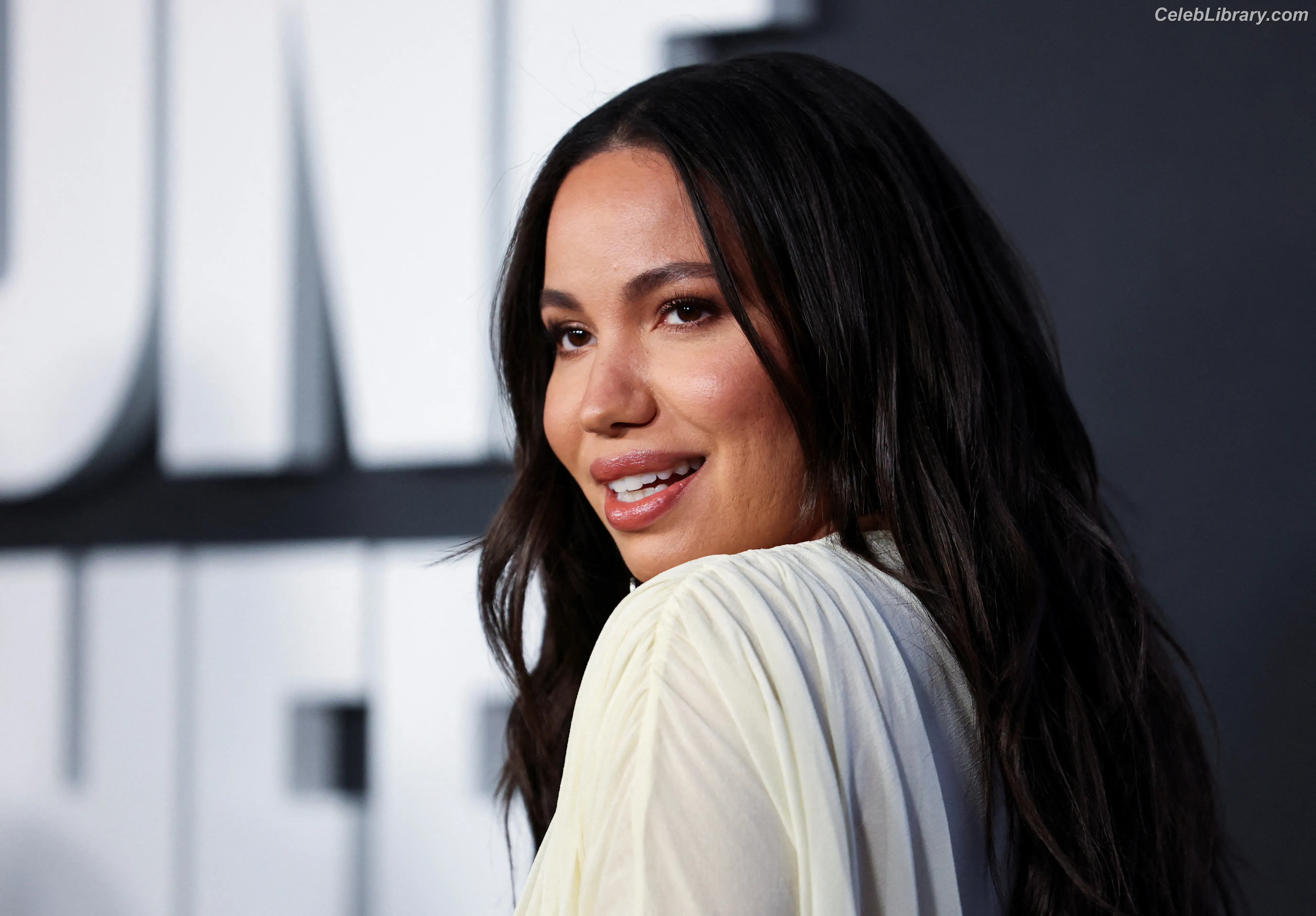 Jurnee Smollett photo 17 of 1219
