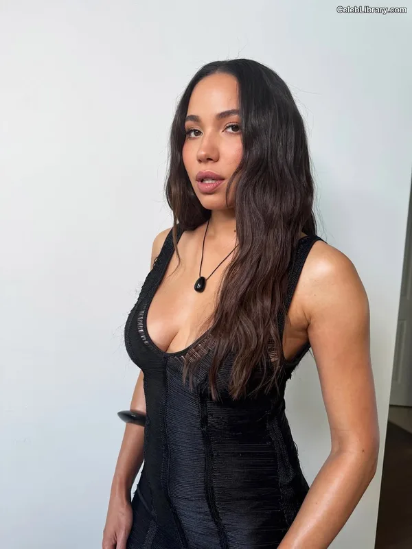 Jurnee Smollett photo 9 of 1220