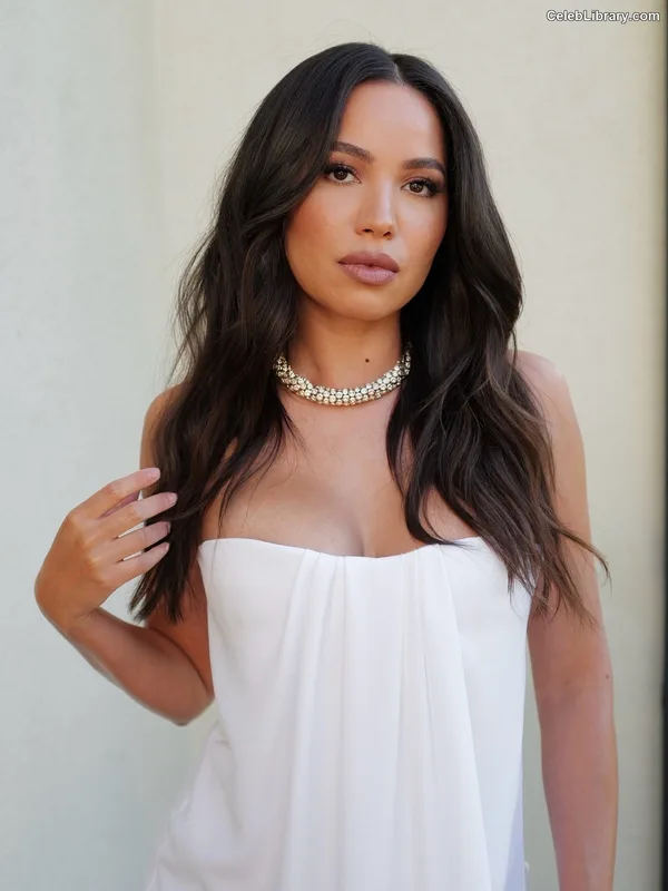 Jurnee Smollett photo 17 of 1220