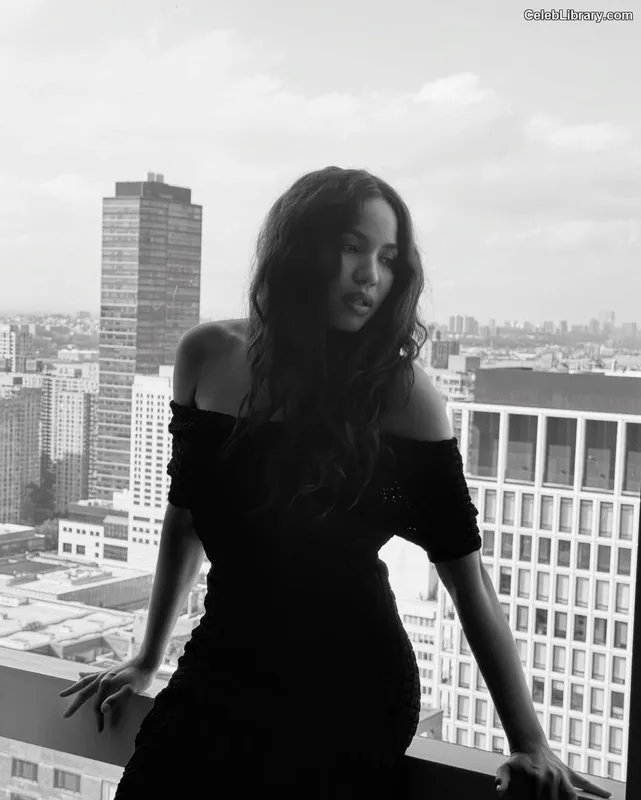 Jurnee Smollett photo 23 of 1220