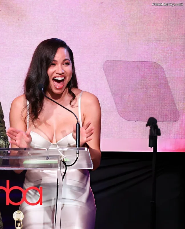 Jurnee Smollett photo 8 of 1220