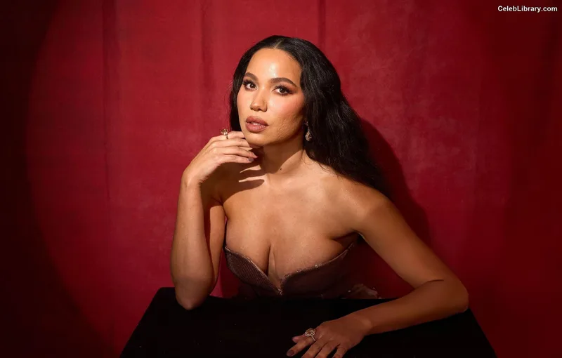 Jurnee Smollett photo 10 of 1220