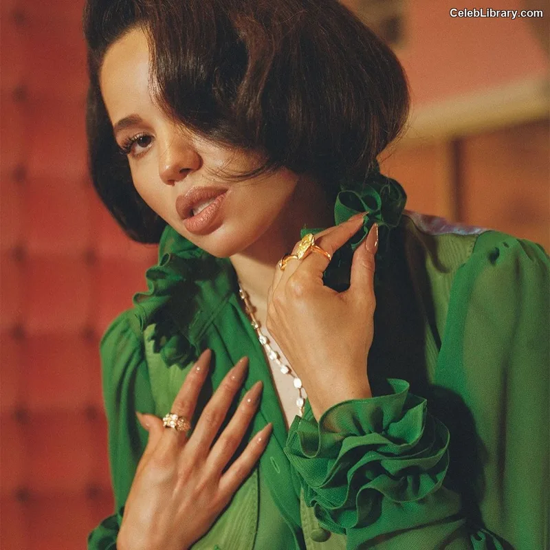 Jurnee Smollett photo 7 of 1220