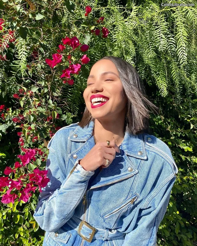 Jurnee Smollett photo 8 of 1220