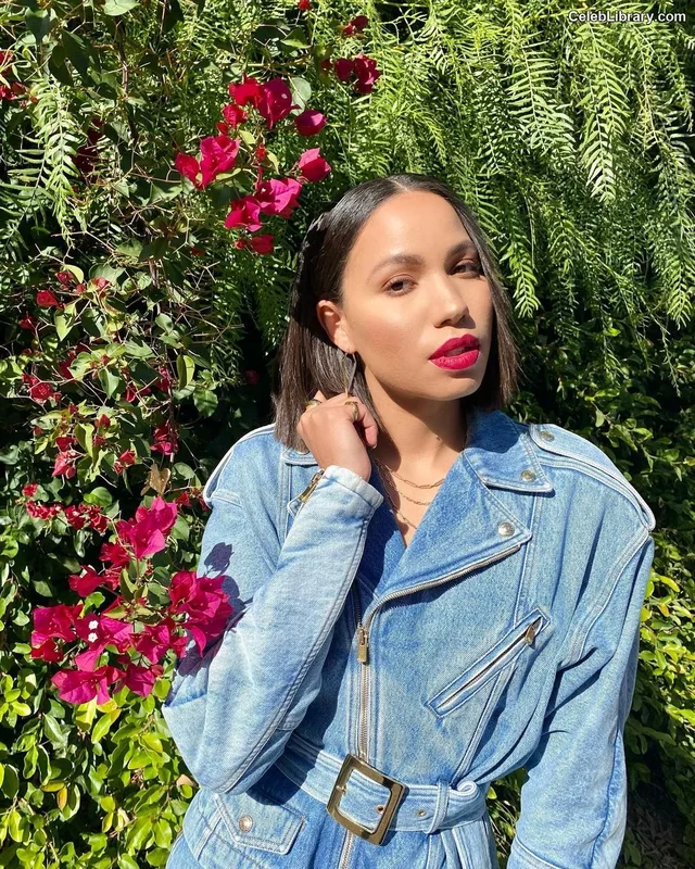 Jurnee Smollett photo 9 of 1220