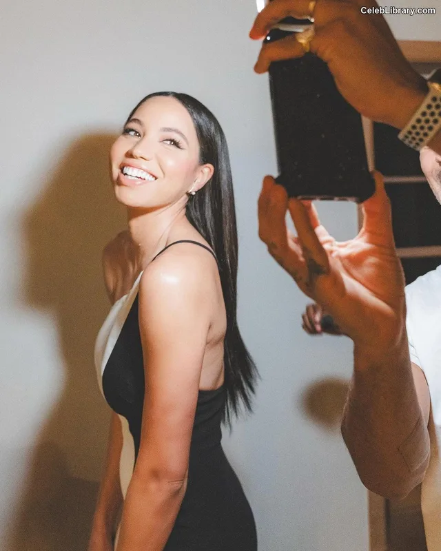 Jurnee Smollett photo 9 of 1220