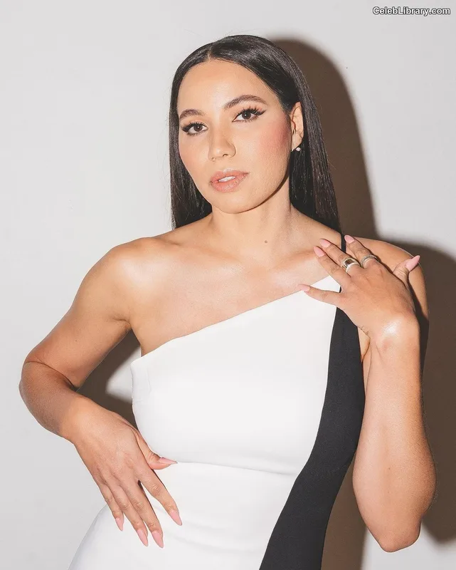 Jurnee Smollett photo 15 of 1220