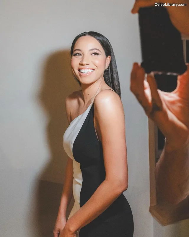 Jurnee Smollett photo 16 of 1220