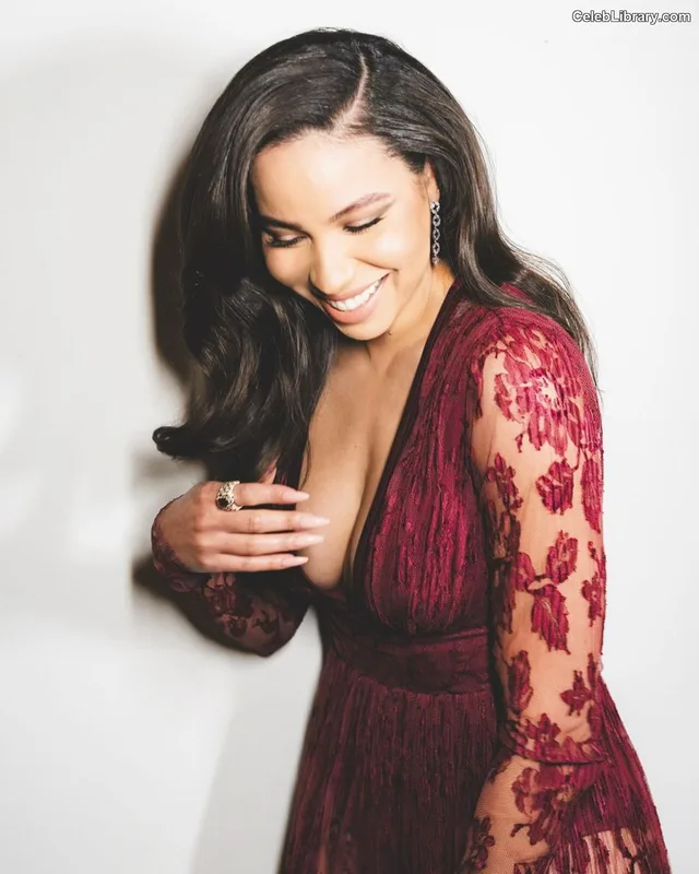 Jurnee Smollett photo 19 of 1220