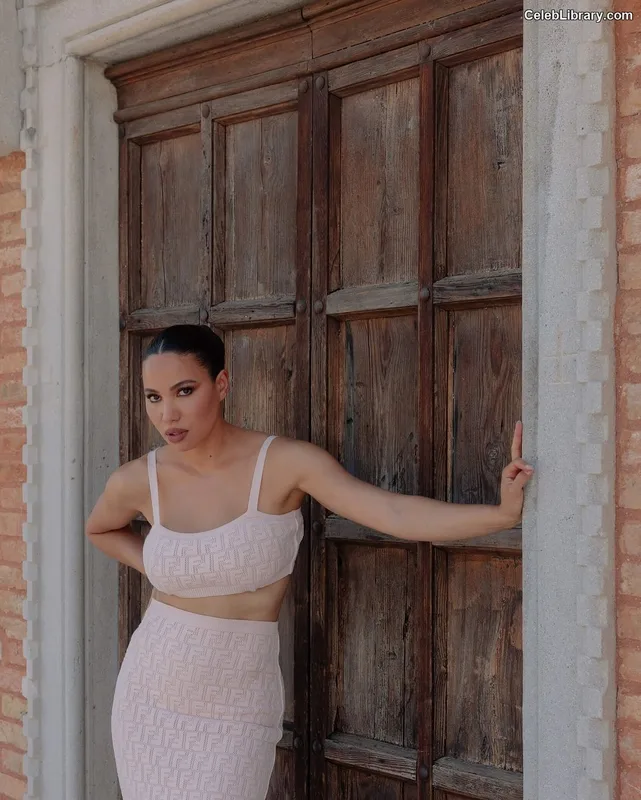 Jurnee Smollett photo 20 of 1220
