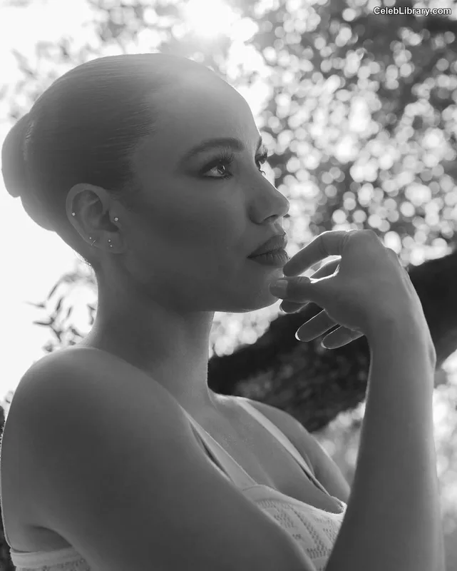 Jurnee Smollett photo 21 of 1220