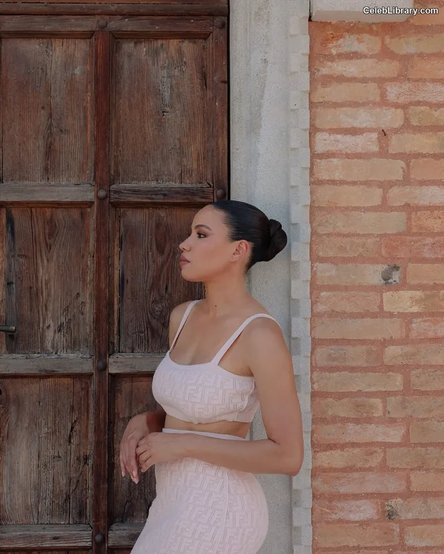 Jurnee Smollett photo 24 of 1220