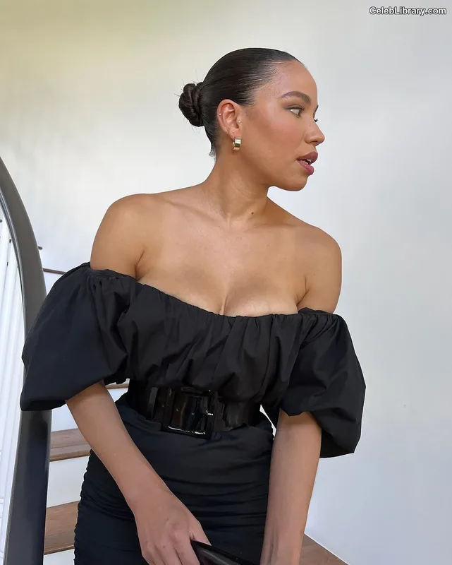 Jurnee Smollett photo 7 of 1220