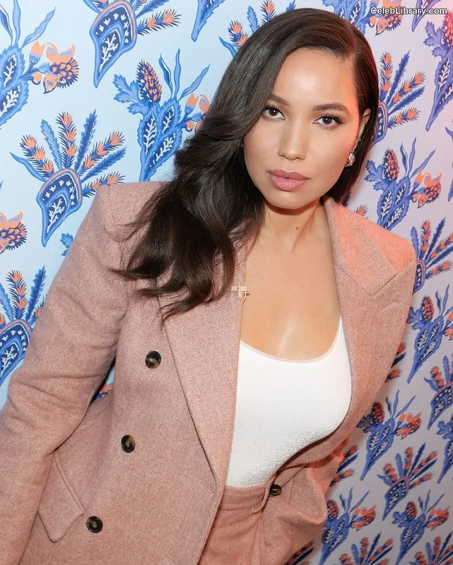 Jurnee Smollett photo 2 of 1220
