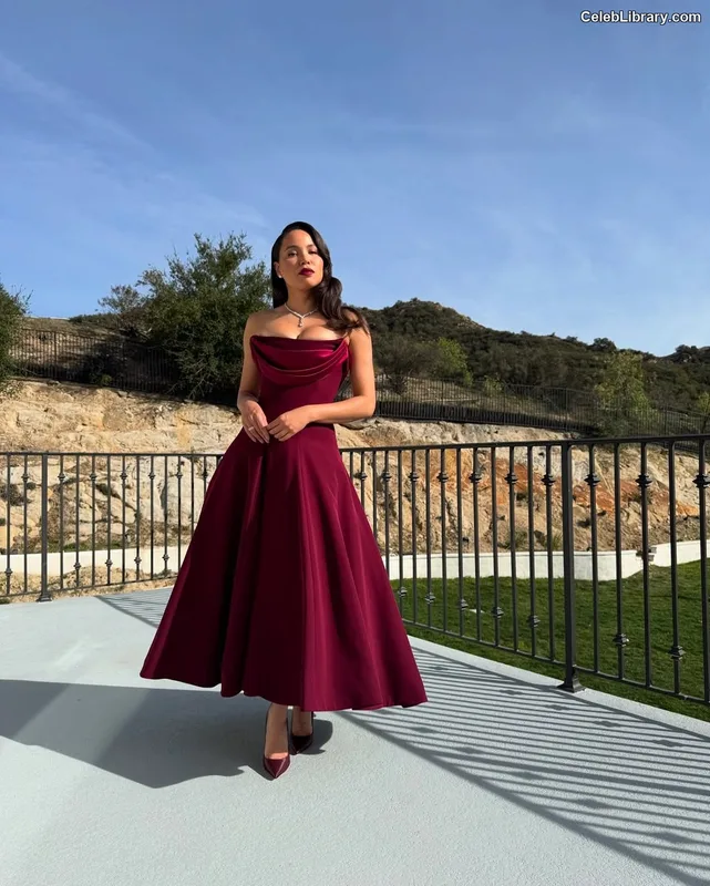 Jurnee Smollett photo 1 of 1220
