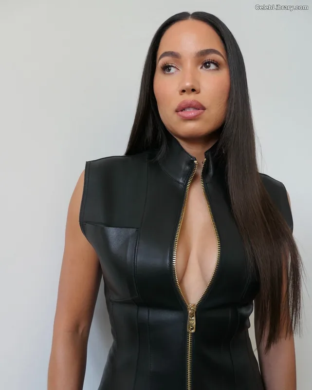 Jurnee Smollett photo 1 of 1220