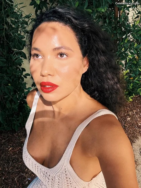 Jurnee Smollett photo 8 of 1220