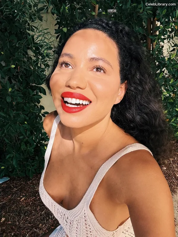 Jurnee Smollett photo 9 of 1220