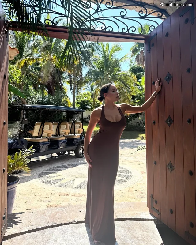 Jurnee Smollett photo 21 of 1220