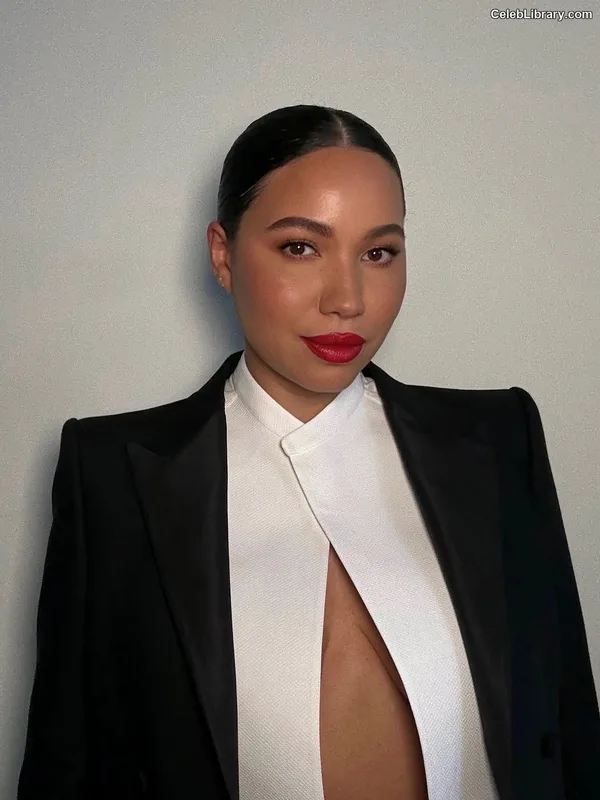 Jurnee Smollett photo 2 of 1220