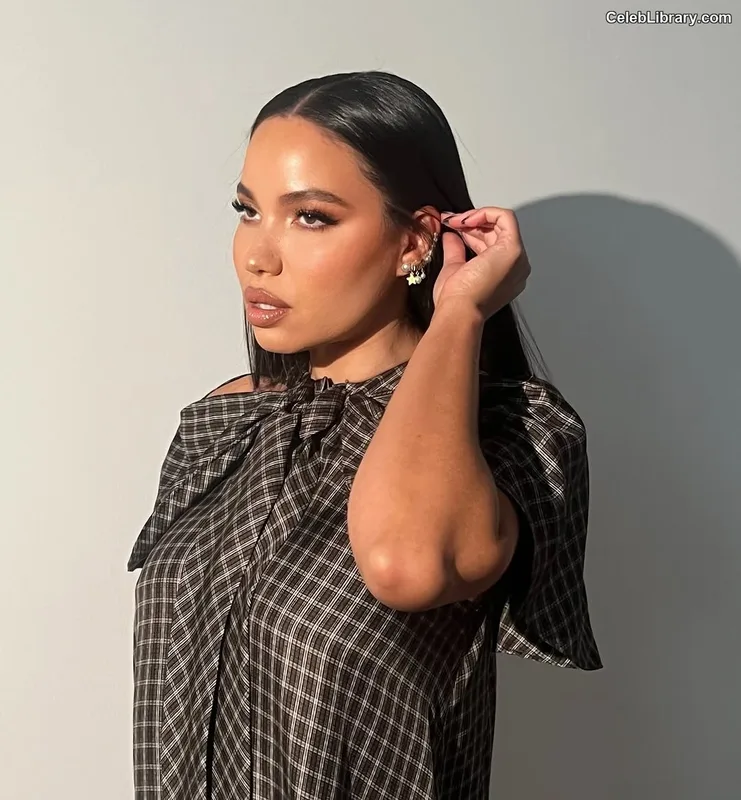 Jurnee Smollett photo 3 of 1220