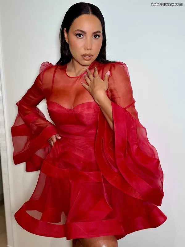 Jurnee Smollett photo 21 of 1220