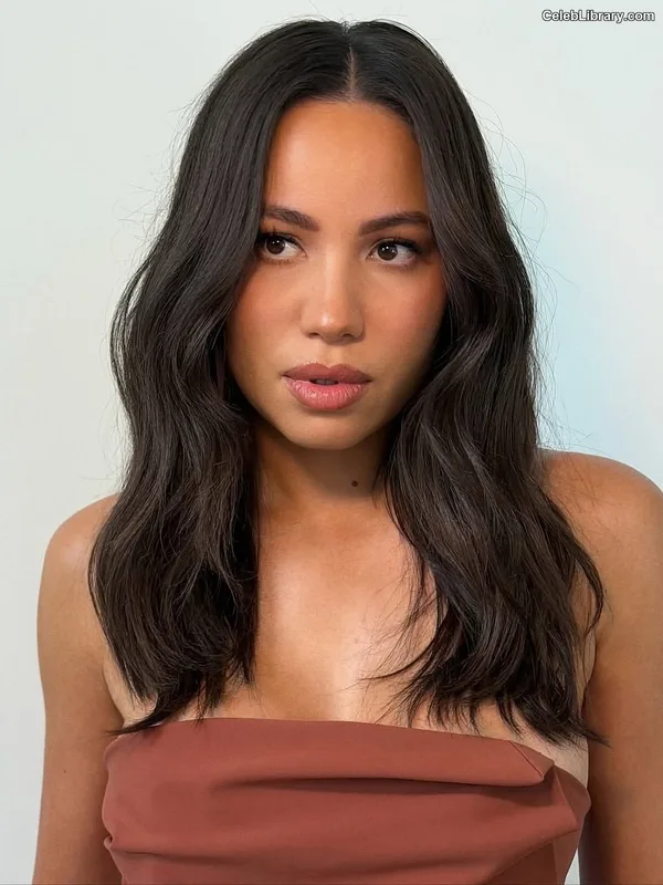 Jurnee Smollett photo 23 of 1220