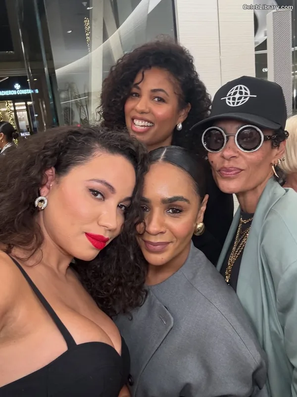 Jurnee Smollett photo 2 of 1220