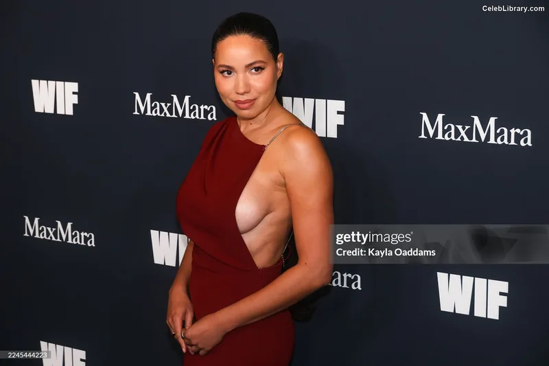 Jurnee Smollett photo 1 of 1220