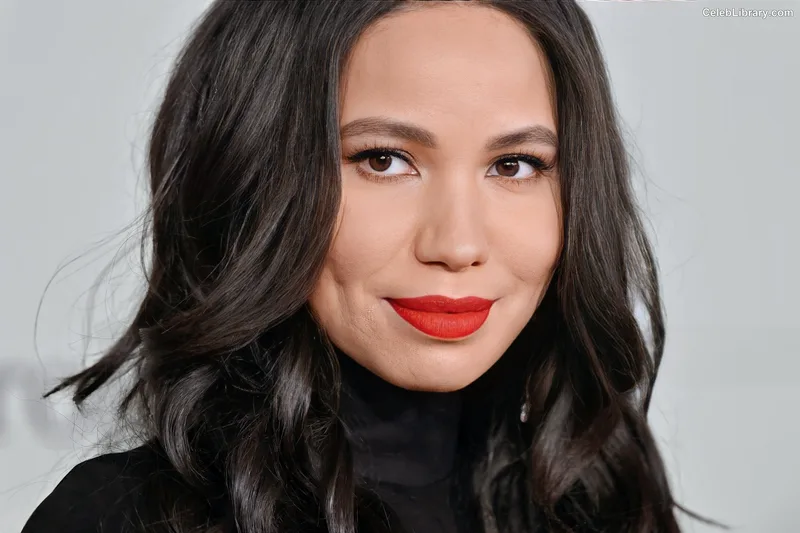 Jurnee Smollett photo 13 of 1220