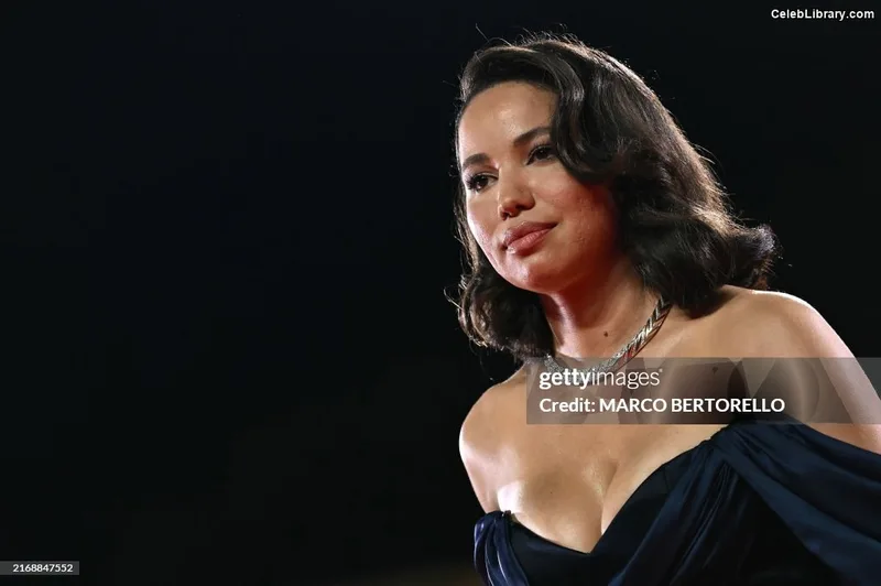Jurnee Smollett photo 19 of 1220