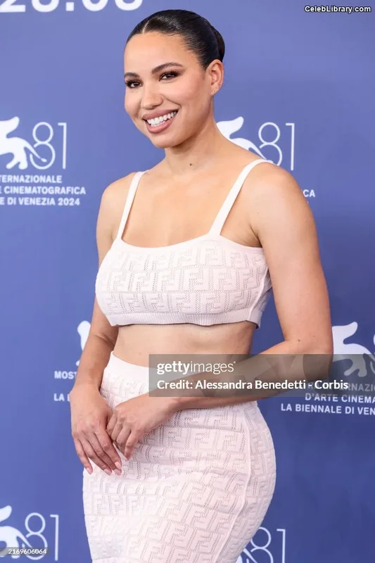 Jurnee Smollett photo 1 of 1220