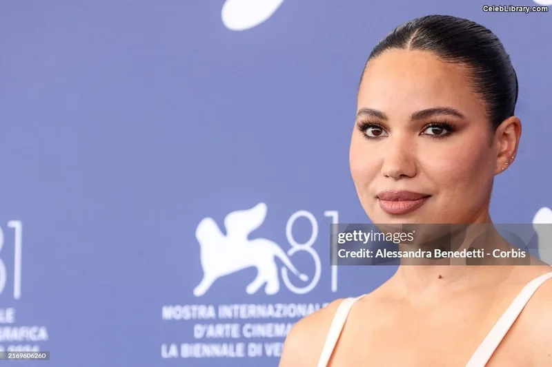 Jurnee Smollett photo 2 of 1220