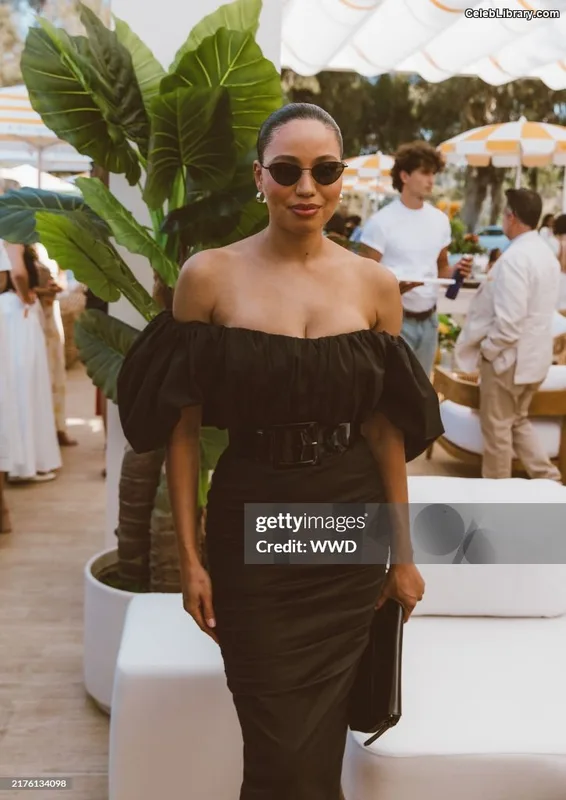Jurnee Smollett photo 1 of 1220