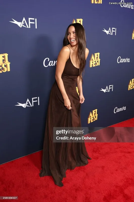 Jurnee Smollett photo 1 of 1220