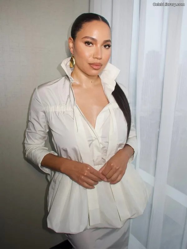 Jurnee Smollett photo 19 of 1220