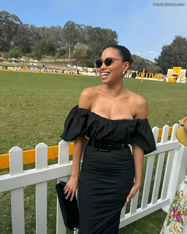 Jurnee Smollett photo 2 of 1220