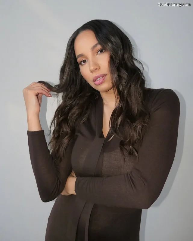 Jurnee Smollett photo 9 of 1220