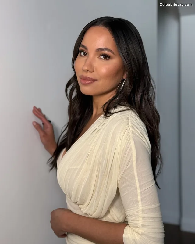 Jurnee Smollett photo 21 of 1220