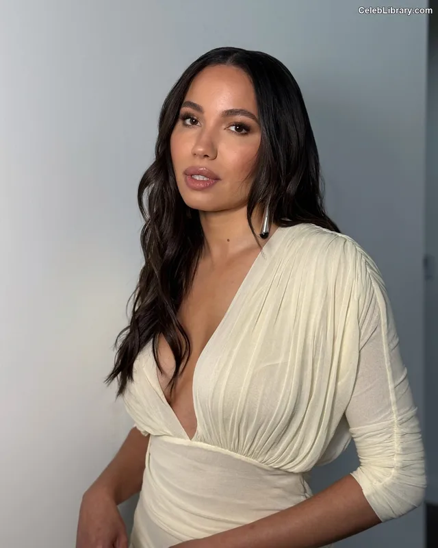 Jurnee Smollett photo 22 of 1220