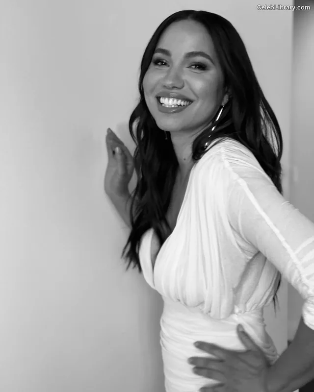 Jurnee Smollett photo 23 of 1220