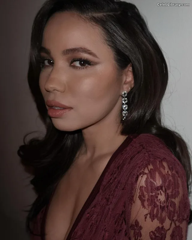Jurnee Smollett photo 12 of 1220