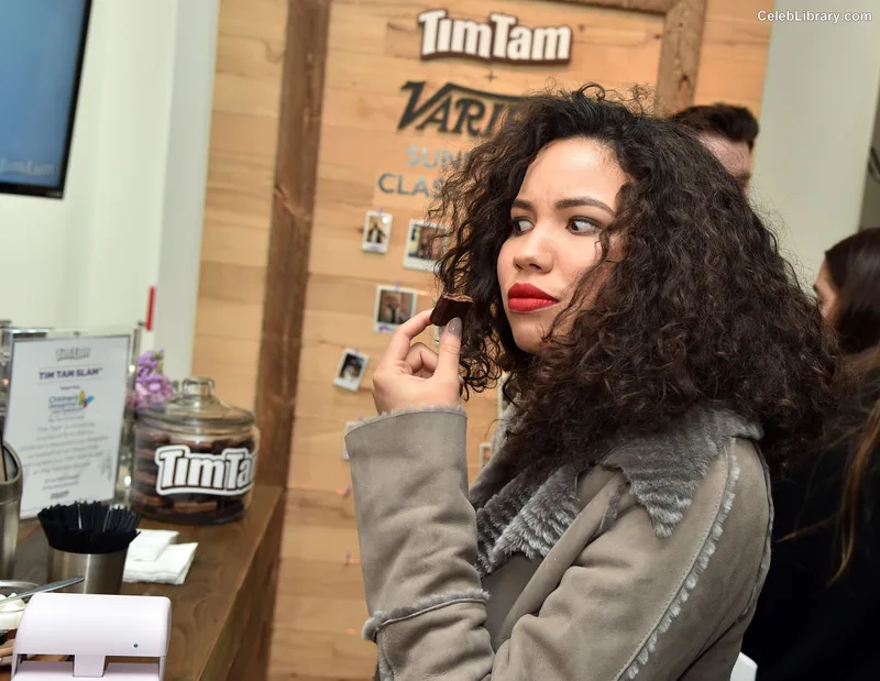 Jurnee Smollett photo 2 of 1220