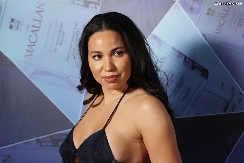 Jurnee Smollett photo 17 of 1220