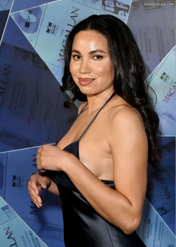 Jurnee Smollett photo 18 of 1220